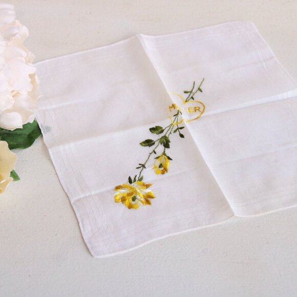 Vintage Handkerchief, Embroidered "Mother" and Yellow Roses, White Cotton - Picture 1 of 10